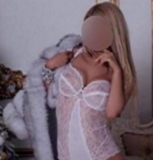 Ateşli tuzla escort kadını Handanla zevki sefa